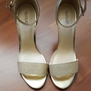 strappy gold sandals sz 6